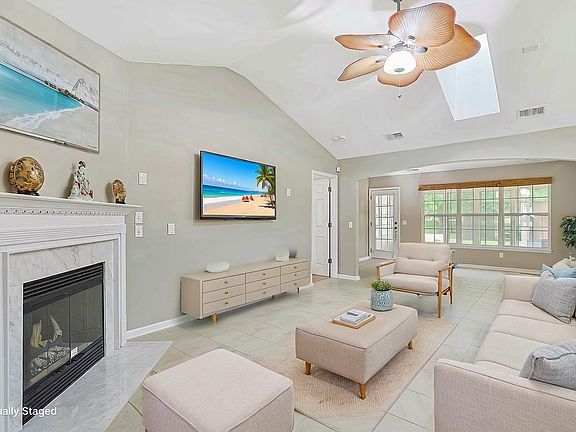 2nd image of 3456 Arrowhead Blvd.
