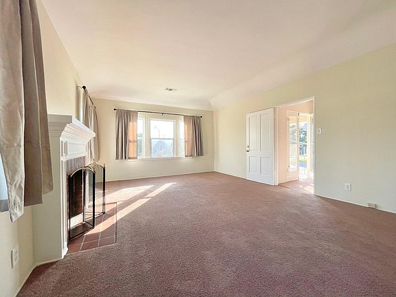 2nd image of 679 W Glenoaks Blvd