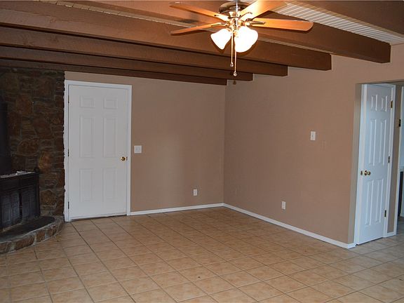 4th image of 714 N Pine Ave