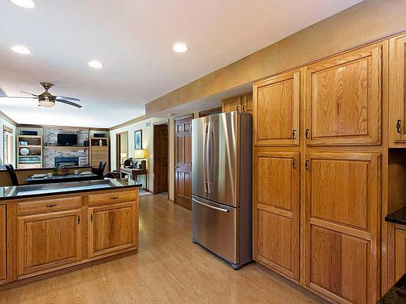 5th image of 10436 Shadyside Ln
