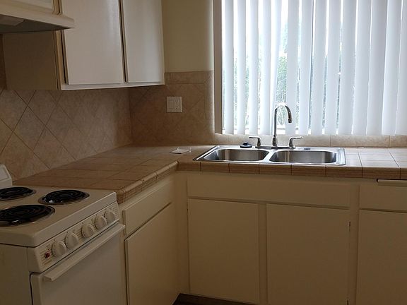 5th image of 6121 Woodman Ave APT 311