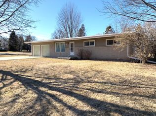 N79W15814 Charles Ct, Menomonee Falls, WI 53051