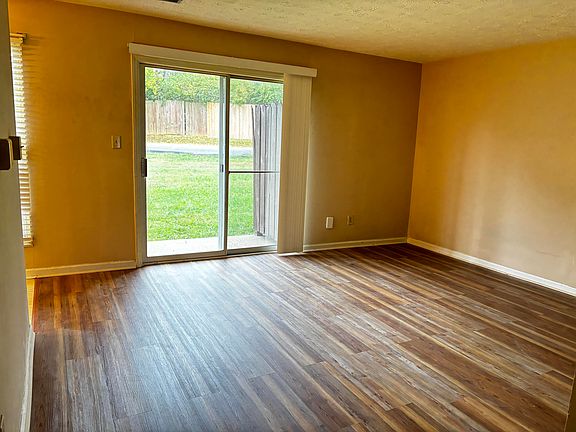 2nd image of 1310 Louisville Rd APT 21