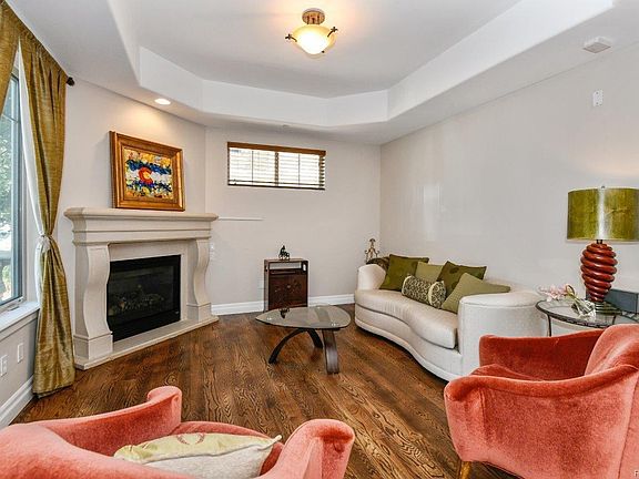 5th image of 150 S Madison St Unit 103