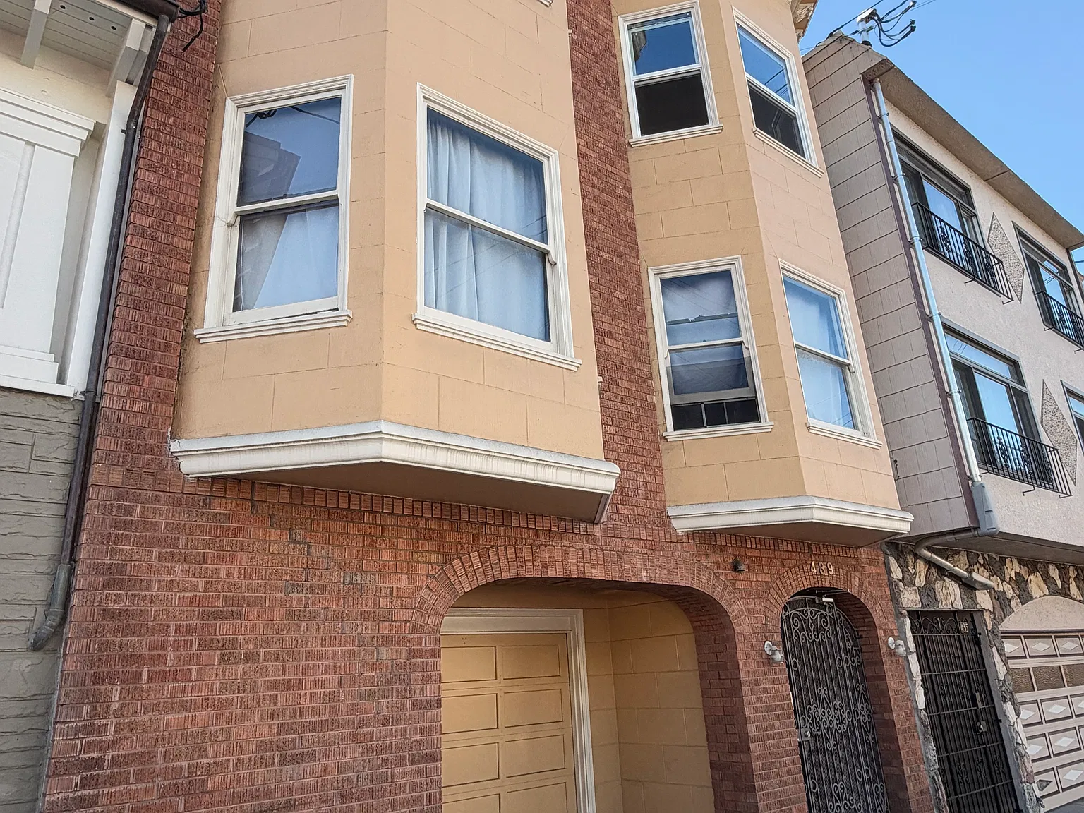 2 bed, 1000 sqft, $5,200 — Photo 2