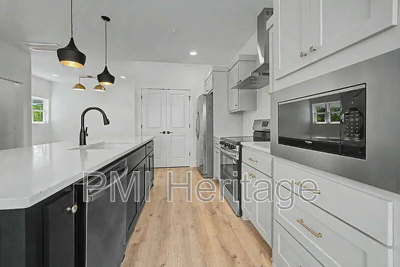 3 bed, 2.5 bath, 1549 sqft, $2,000 — Photo 4