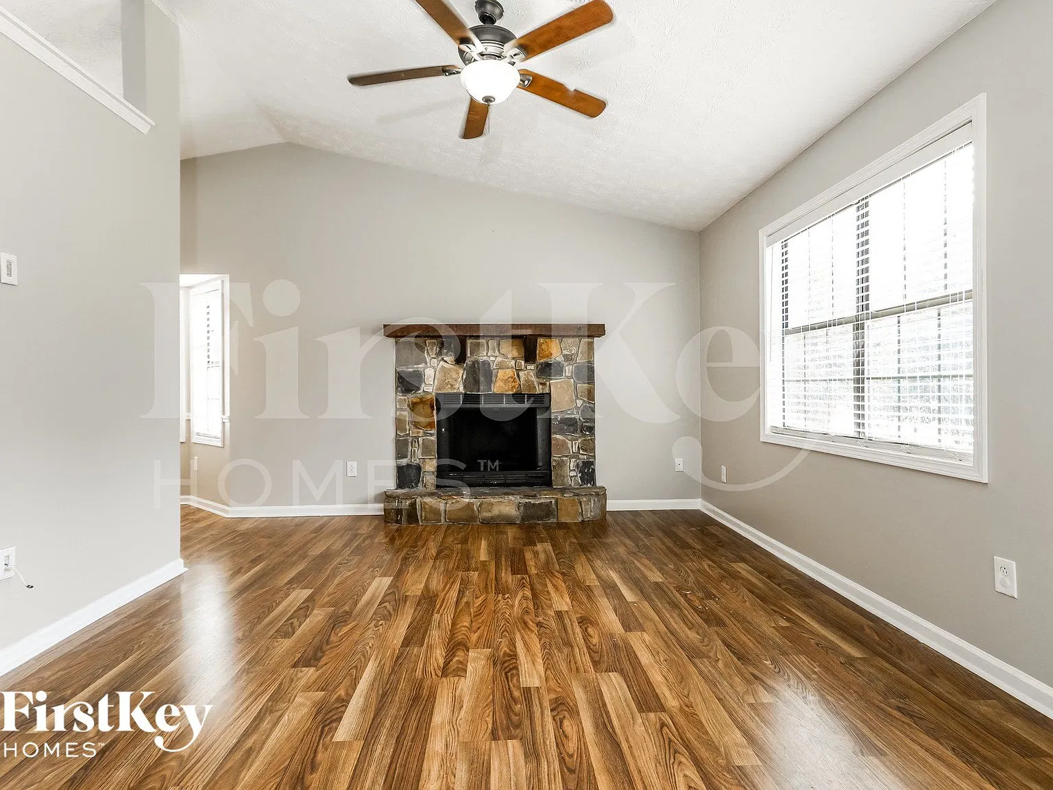 3 bed, 2.0 bath, 1094 sqft, $1,930 — Photo 2