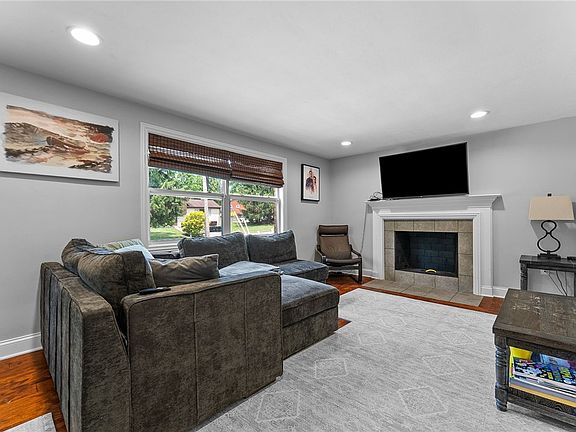 2nd image of 1368 Berryman Ave