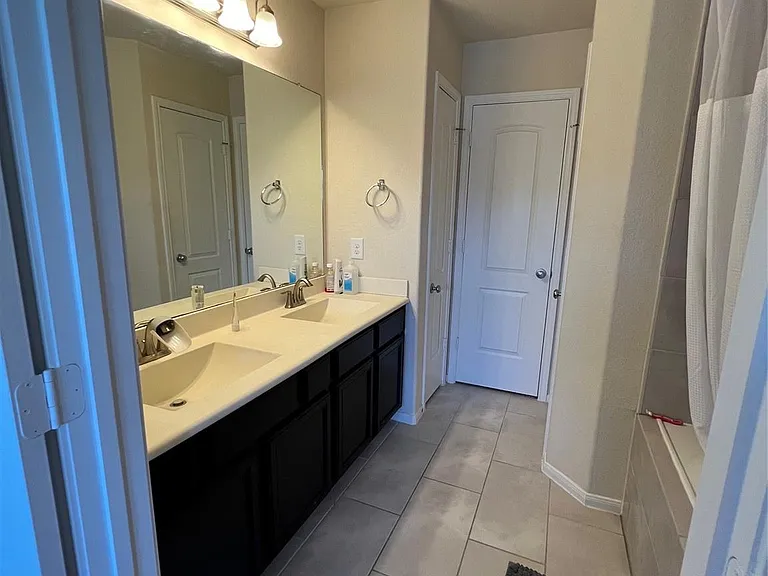 8315 Columbia Forest Dr — Photo 12