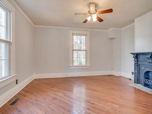 5th image of 309 W Poplar St