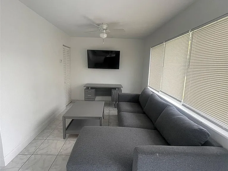 1135 NE 15th Ave — Photo 3
