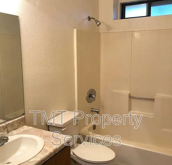 172 W Price St #2 — Photo 6