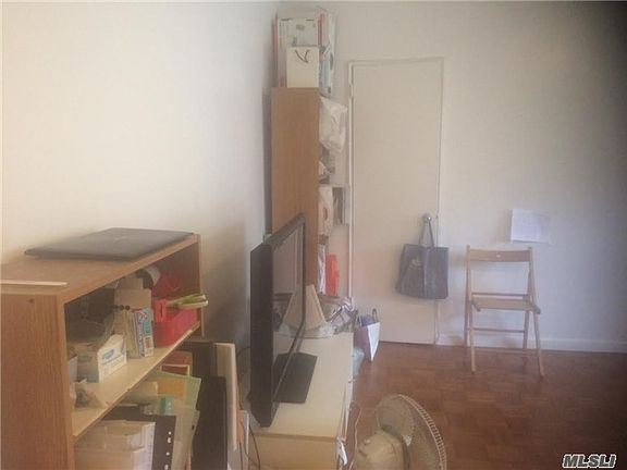 4th image of 7107 Park Dr E