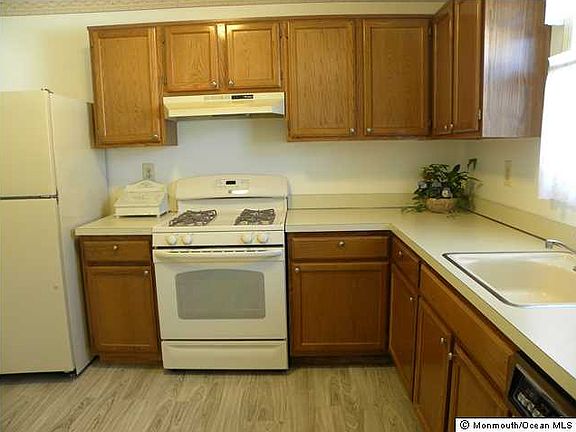 2nd image of 6 Portsmouth Dr