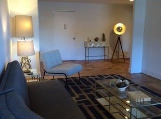 300 Edwards St APT 2NW, Roslyn Heights, NY 11577