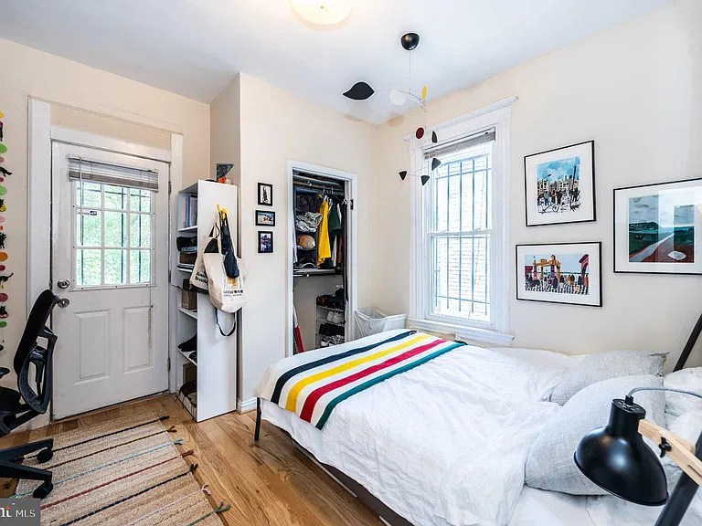 2470 Ontario Rd NW — Photo 9