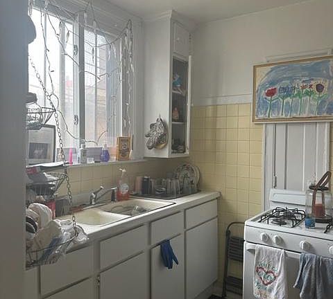 5th image of 4449 1/2 N Wolcott Ave #1B