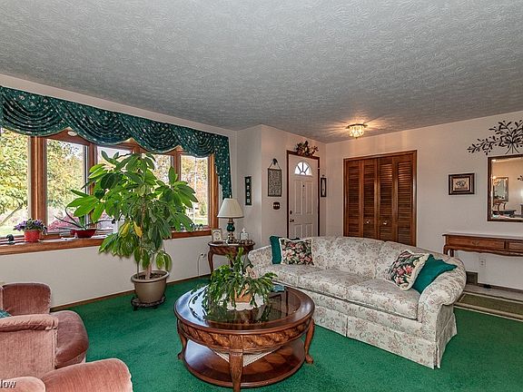 4th image of 30860 Meadowbrook Dr