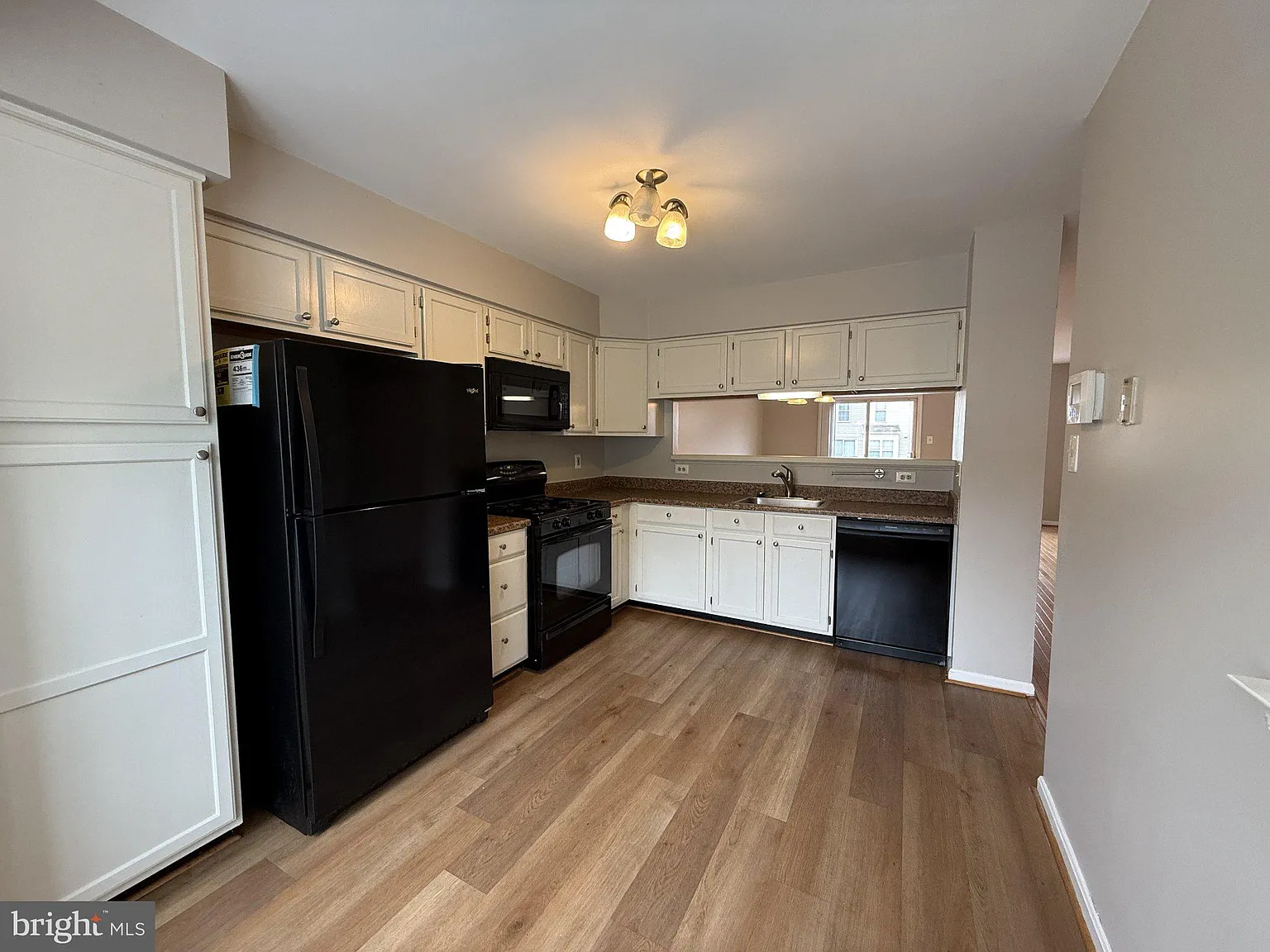 3 bed, 3.5 bath, 1904 sqft, $2,650 — Photo 4
