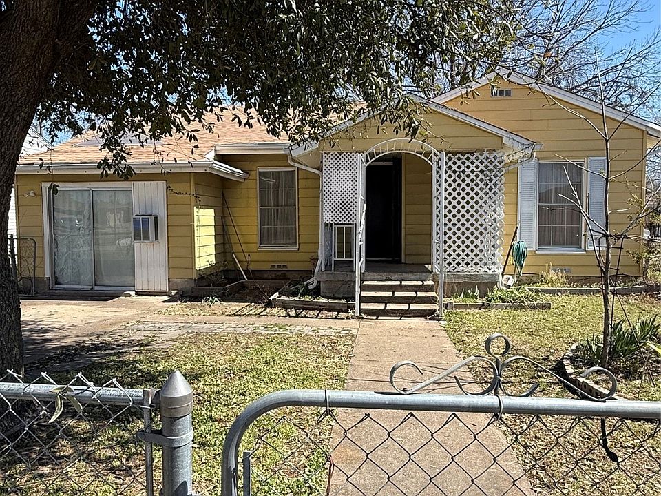 1st image of 914 SE 10th St