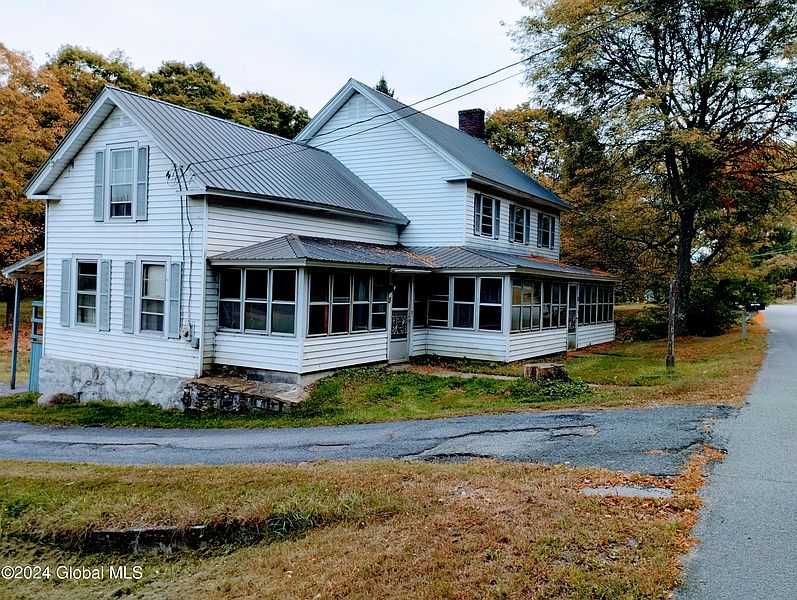 4th image of 8 Bartlett Pond Road