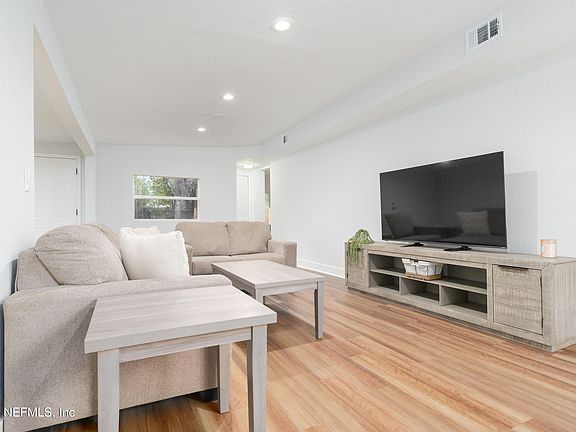 5th image of 2369 FLO Drive W