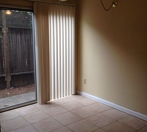 5th image of 2326 V St APT 06