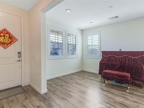 3rd image of 14910 Henry St
