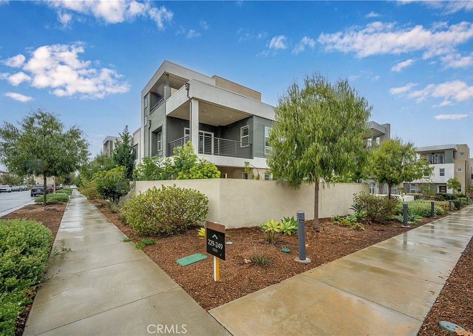 1st image of 229 Chorus