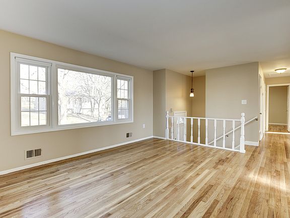 Living Area & Entrance