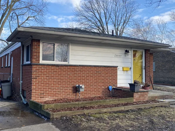 28588 Red Leaf Ln, Southfield, MI 48076