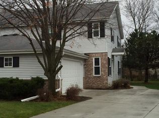 1611 Saratoga Rd, Waukesha, WI 53186