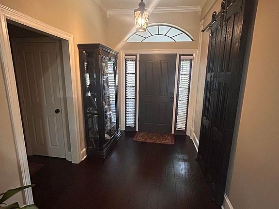 4th image of 1205 Parkview Dr