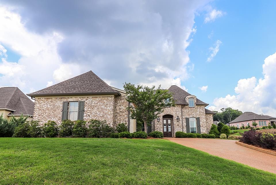 1st image of 117 Pin Oak Dr