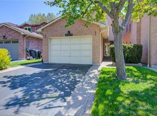 4425 Sawmill Valley Dr, Mississauga, ON L5L3H8