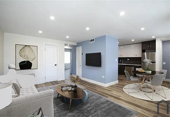 2 bed, 816 sqft, $1,950 — Photo 2