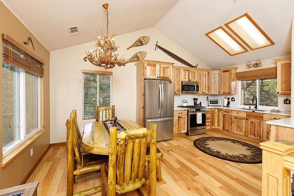 1208 Aleutian Dr — Photo 4