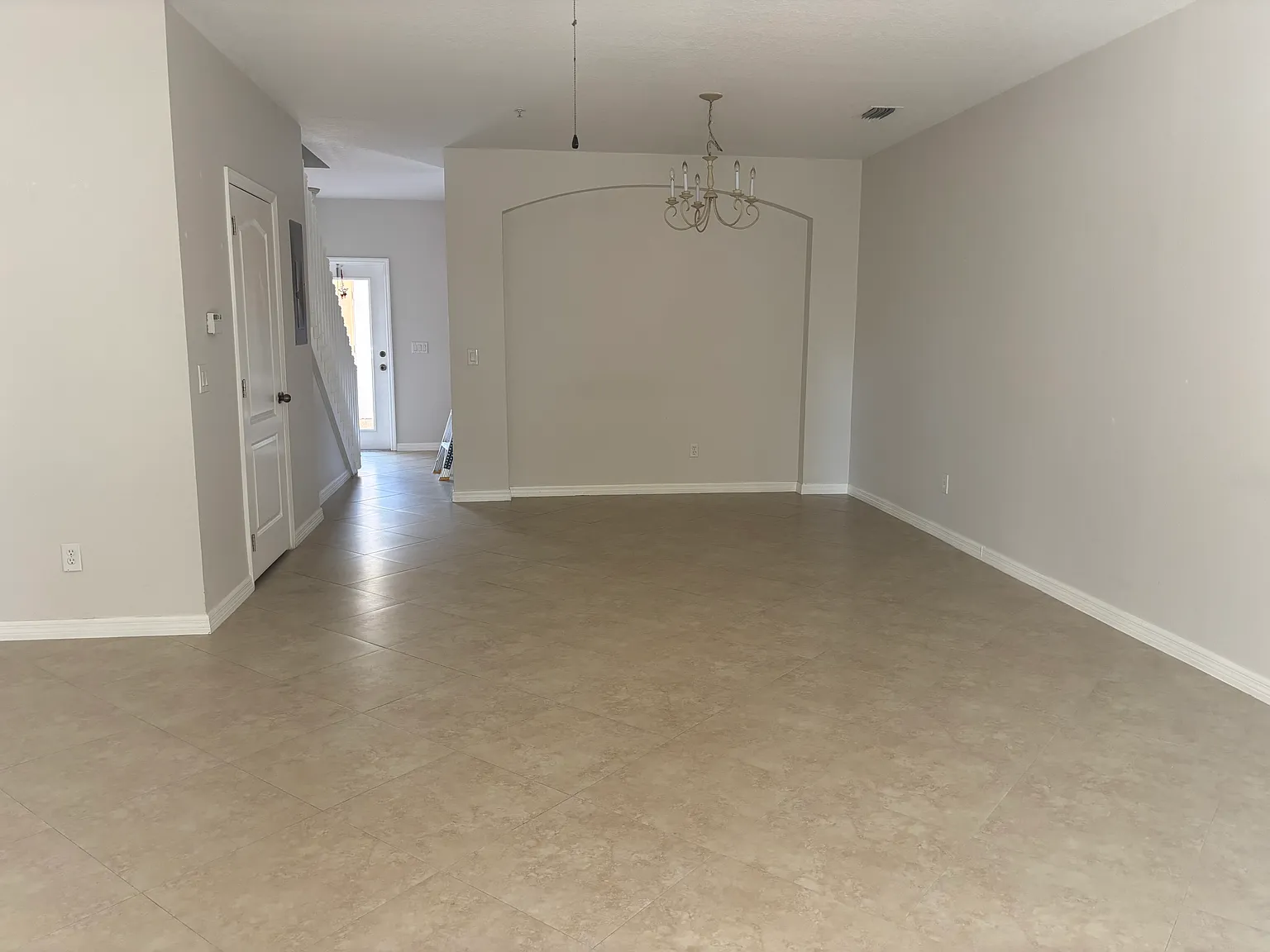 2 bed, 2.5 bath, 1234 sqft, $2,100 — Photo 3