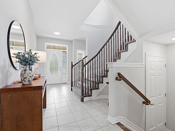 3rd image of 404 Aphelion Cres