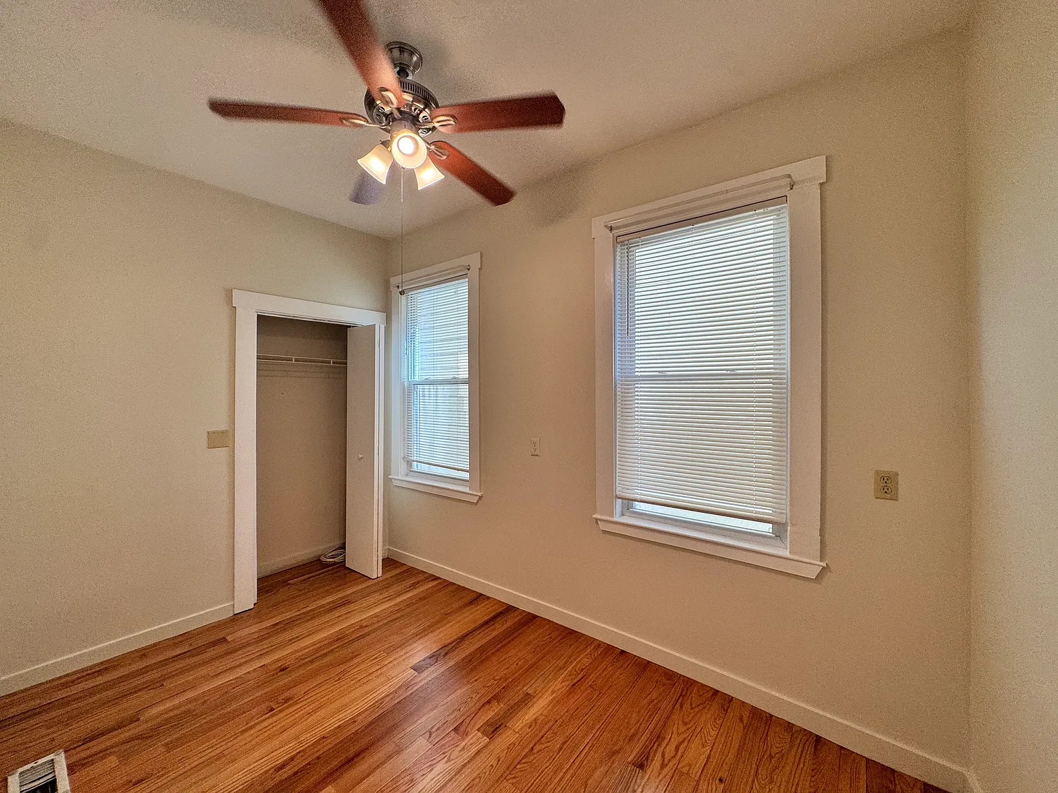 1204 Cambridge St — Photo 4
