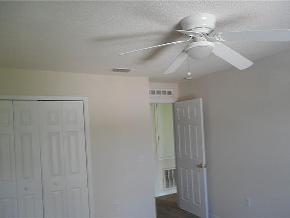 4th image of 950 Derbyshire Dr