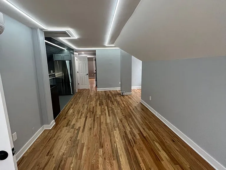 113 Lloyd — Photo 22