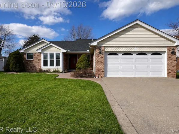 22264 Oakwood St, Woodhaven, MI 48183