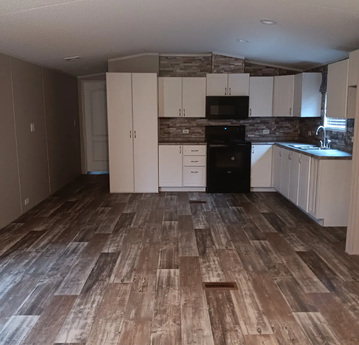 3 bed, 2.0 bath, 1000 sqft, $1,250 — Photo 3