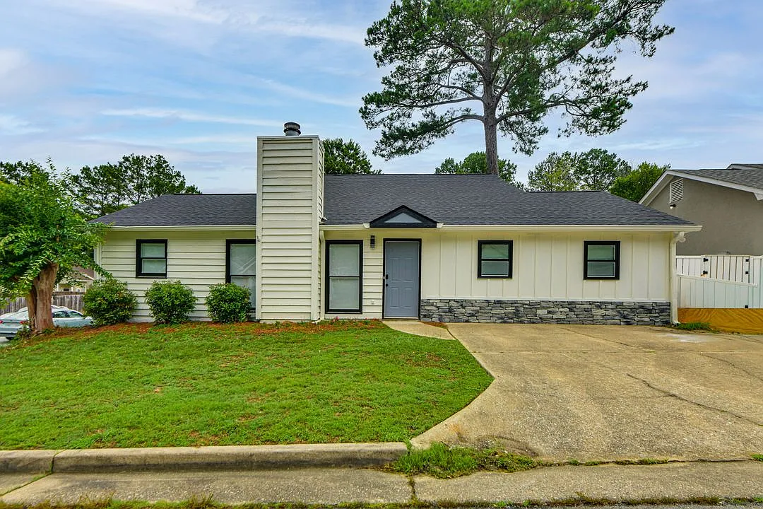 3 bed, 1254 sqft, $2,300 — Photo 1