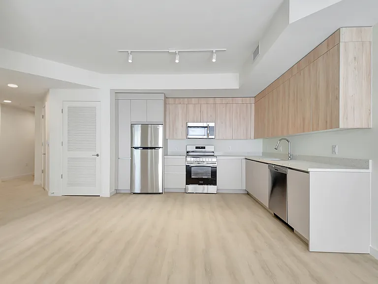 1720 N J Ter #C — Photo 2