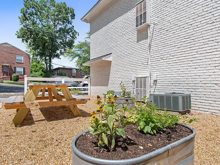 Grace Garden — Photo 14