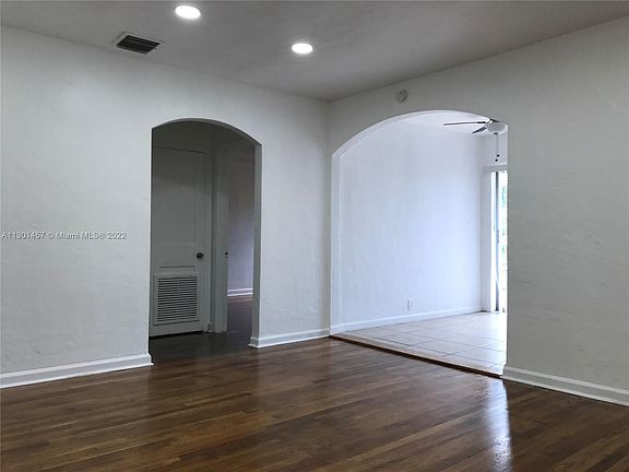 4th image of 445 NE 135th St Unit 445