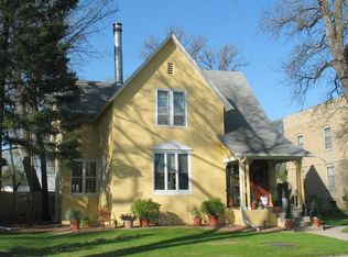 412 S 6th St, Grand Forks, ND 58201