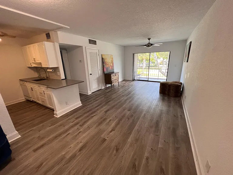 875 NW 13th St #421 — Photo 5